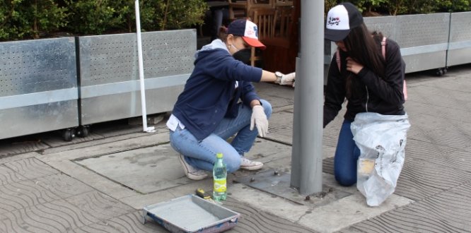 Maratónica jornada de limpieza le regalaron funcionarios y ciudadanos a Bogotá en su cumpleaños