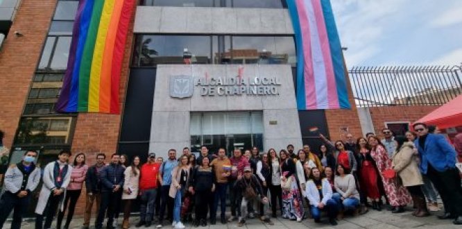 Alcaldía de Chapinero izó las banderas LGBTI y Trans